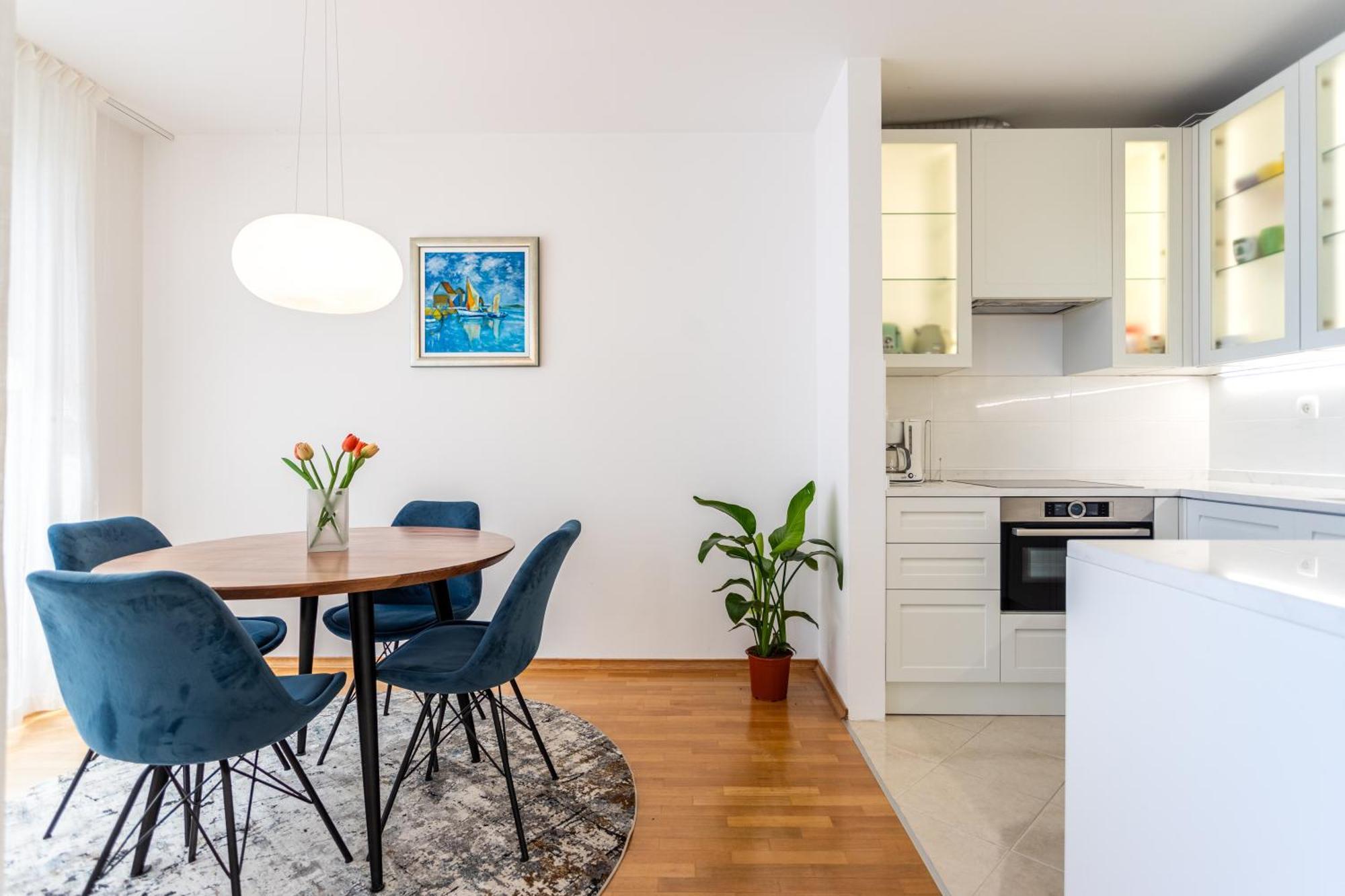 Azure Horizon Apartment *